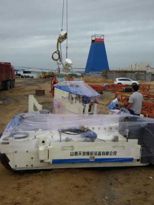 掘进公司小保当项目部EML-340连采机正式运转生产