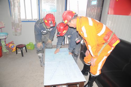 掘进公司北翼项目部师带徒掀起比学技能新热潮