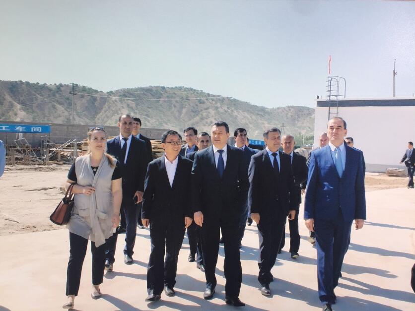 塔吉克斯坦总理苏尔佐达视察乐虎建设集团承建的丹哥拉输变电项目