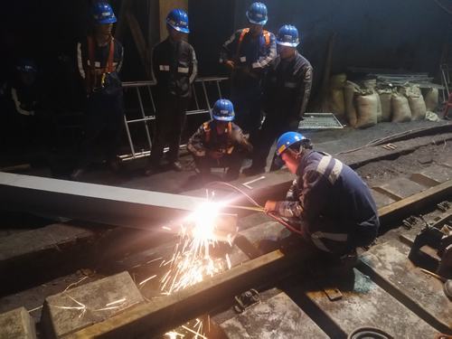 栉风沐雨谋实绩 玉汝于成谱新篇