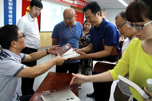 乐虎建设公司“庆七一•忆党史”暨付增战签名赠书活动圆满成功