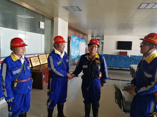 乐虎建设掘进公司：力邀柠条塔矿领导对北翼项目部在建工程进行指导