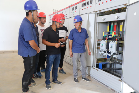 甘做默默奉献的老黄牛