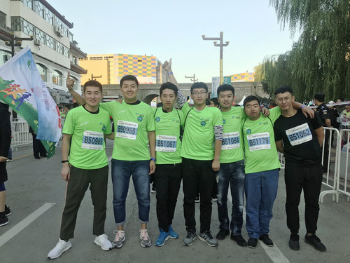 榆林国际马拉松赛为乐虎建设人打“call”