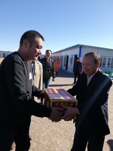 乐虎建设各单位：双节送祝福 情暖职工心