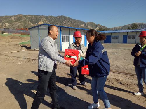 乐虎建设韩城分公司国庆慰问“暖暖的”