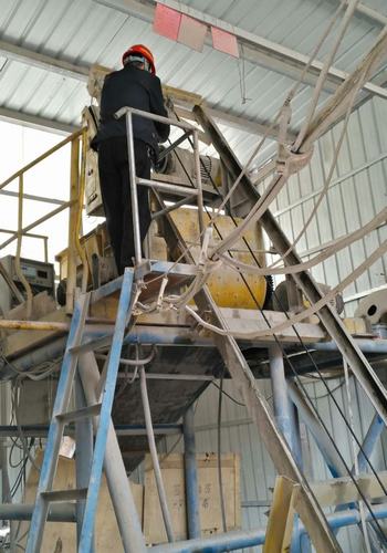 乐虎建设设备租赁中心设备检查与盘点工作齐头并进