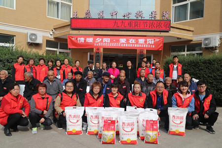 乐虎建设机电安装公司:“情暖夕阳·爱在重阳”活动走进敬老院