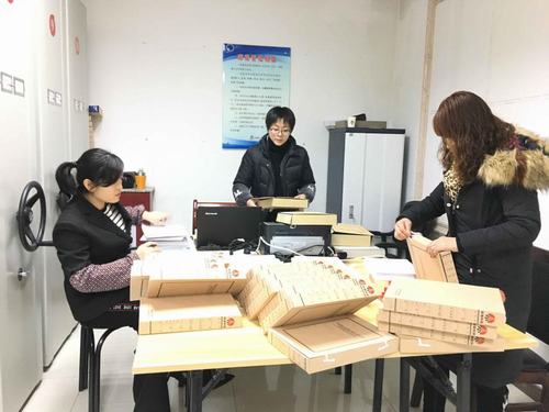 卷黄怕得无人阅 重换妆容貌比花