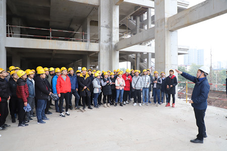 乐虎建设汉中分公司天汉坊项目迎来陕西理工大学百余师生参观学习