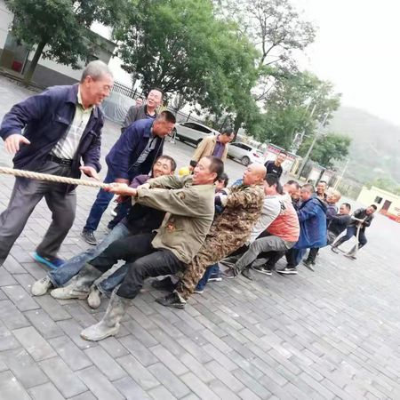 乐虎建设天工公司施工现场忙坚守 特别团圆中秋月