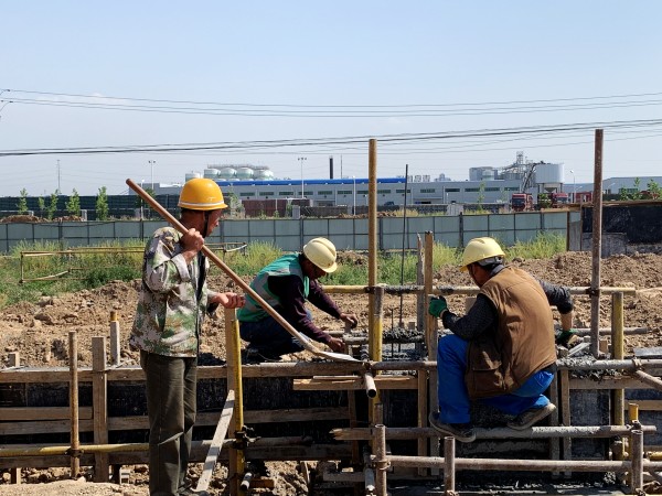 致敬最美劳动者