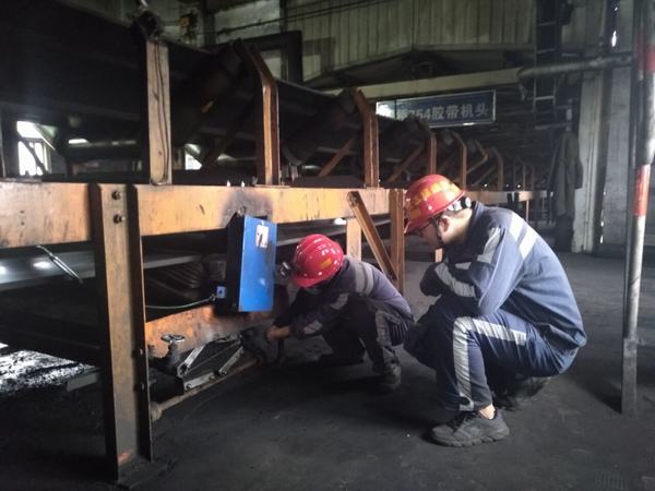 我们的检修工人