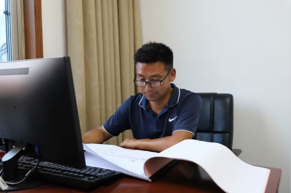 坚守一线 无悔奉献