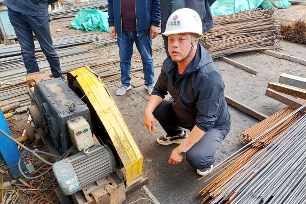 一张黑脸 一颗红心