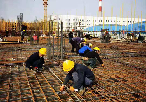 挥洒汗水，亮剑拼搏，以劳动为五一添色彩