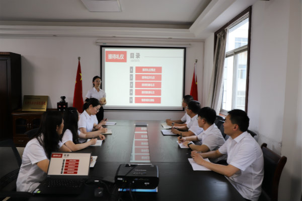 乐虎建设汉中分公司精心举办商务礼仪培训