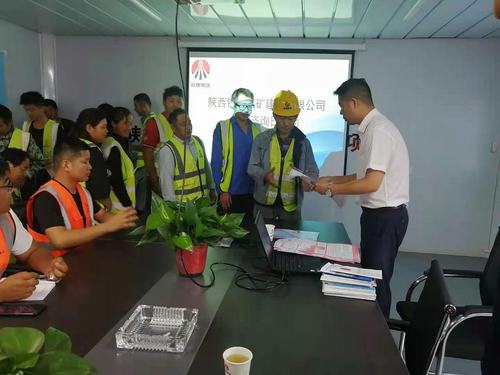 乐虎建设铜煤公司 深入施工现场开展“安全宣传咨询日”活动