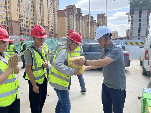 乐虎建设铜煤公司：心系职工办实事 夏送清凉助生产