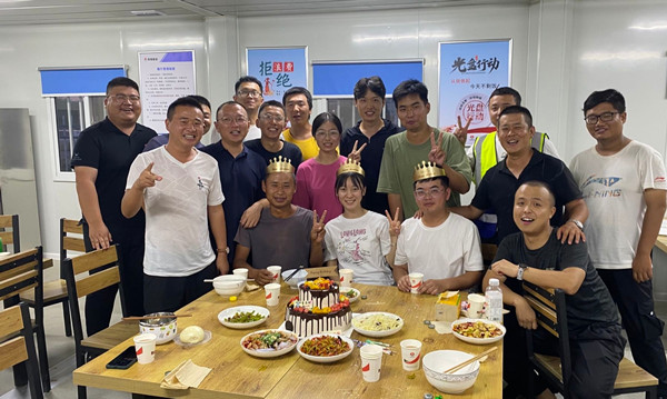 乐虎建设咸阳分公司项目部集体过生日，亲情化管理“放光芒”