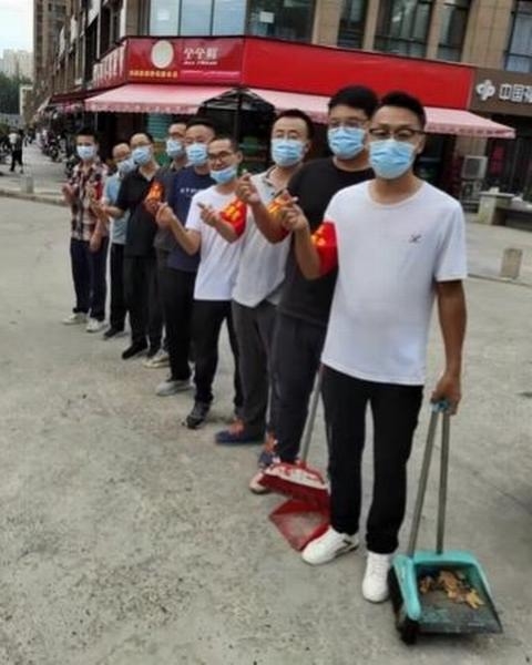 乐虎建设新城公司开展“迎十四运 创文明城”志愿者活动