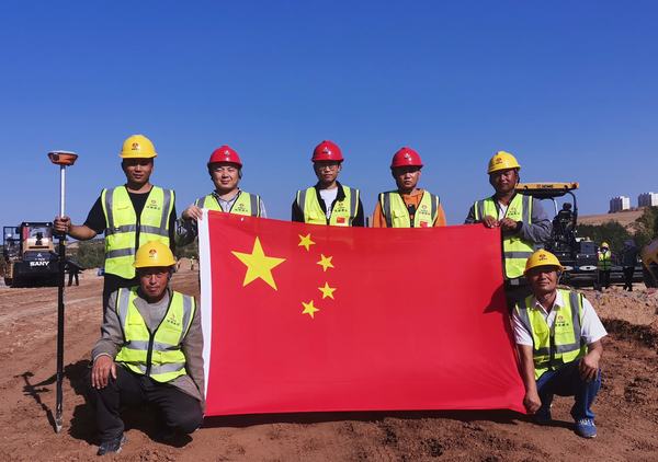 乐虎建设榆林公司用实际行动为祖国庆生