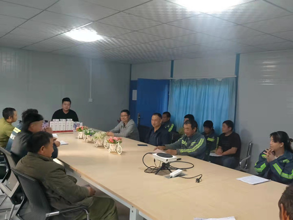 乐虎建设机电安装公司：国庆节，我们在工地过