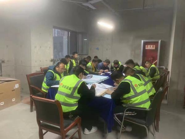 乐虎建设铜煤公司第十五项目部业务知识“小课堂”为职工充电蓄能