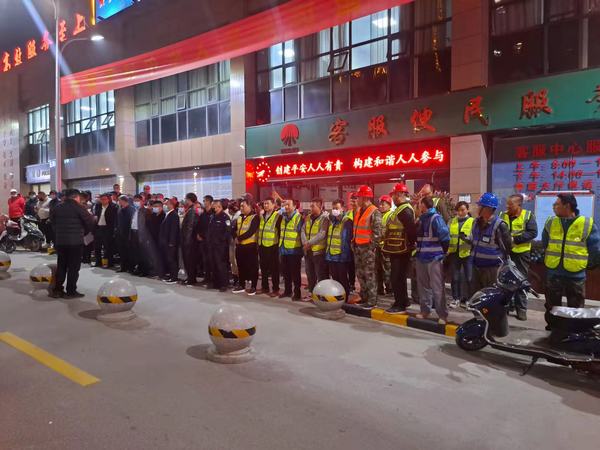 乐虎建设铜煤公司第二十三项目部入户测温让“为群众办实事”有温度有热度