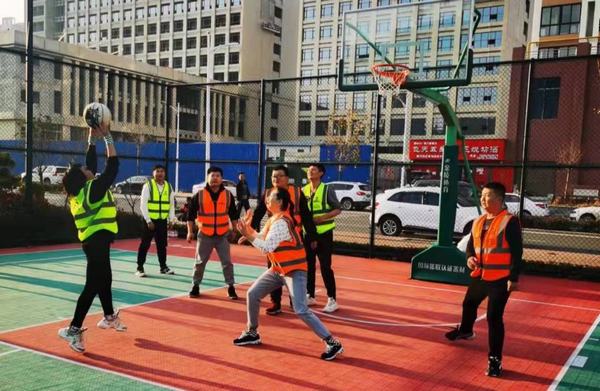 乐虎建设铜煤公司基层项目部组织开展篮球友谊赛丰富职工文化生活