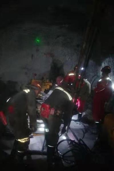 乐虎建设矿建二公司第二项目部进行前探钻孔施工确保生产安全