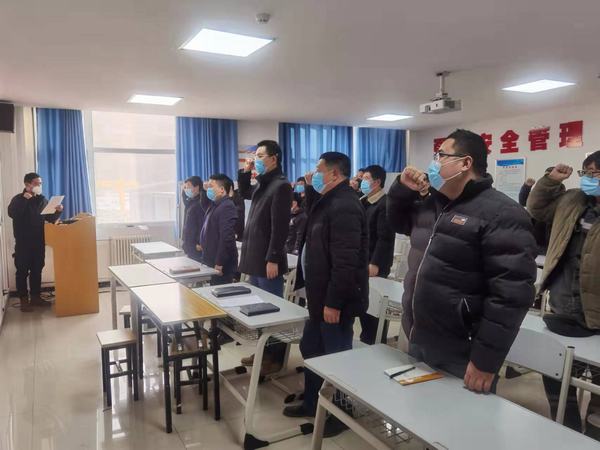 乐虎建设矿建二公司车村项目部：抗疫保产党旗红