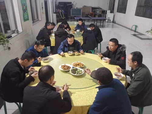 乐虎建设路桥分公司：这个腊八我们一起同‘粥’共济