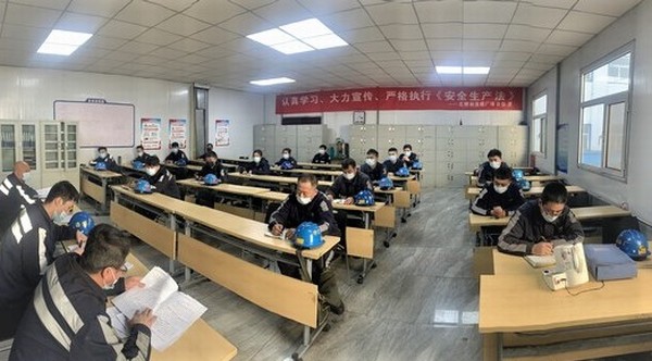 乐虎建设洗选煤运营公司红柳林洗煤厂项目部：“煤黑人”坚守同抗疫 就地过大年