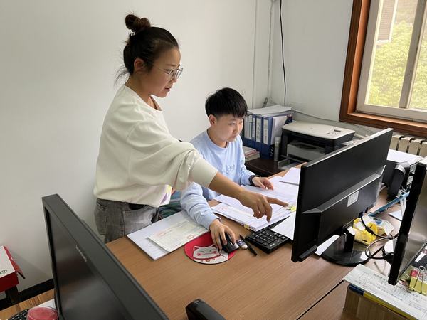 乐虎建设铜煤公司：“以师带徒”做好传帮带