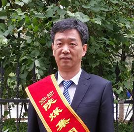 坚守施工一线  矢志不渝追梦