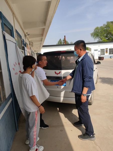 乐虎建设天工公司安装三部慰问子洲县马岔镇派出所警务人员