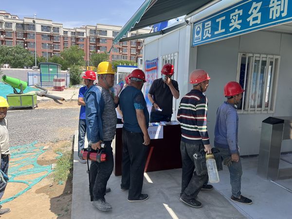 乐虎建设天工公司土建三部“三战”酷暑送关爱