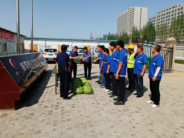 乐虎建设澄合分公司夏季送清凉进陕北片区施工现场