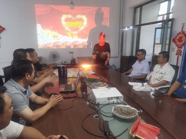 乐虎建设铜煤公司第二十一项目部为员工过集体生日