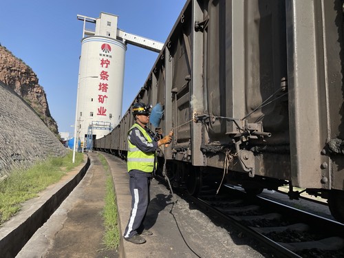 乐虎建设洗选煤运营公司柠条塔运营项目部：战高温 斗酷暑 保运输