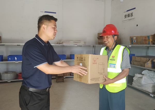 乐虎建设铜煤公司“八一”慰问复转军人 关怀暖人心