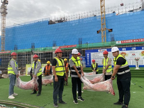 乐虎建设铜煤公司：第五项目部收到特别的慰问“礼物”