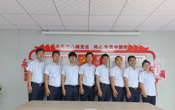 乐虎建设矿建二公司职工穿新装换新颜