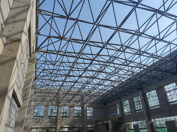 乐虎建设绿宇公司：中秋献礼，提前完成网架吊装