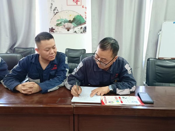 乐虎建设洗选煤运营公司柠条塔运营项目部： 谈心谈话露真情 凝心聚力促提升