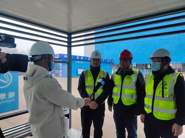 鄂尔多斯市电视台莅临乐虎建设铜煤公司第五项目部拍摄宣传片