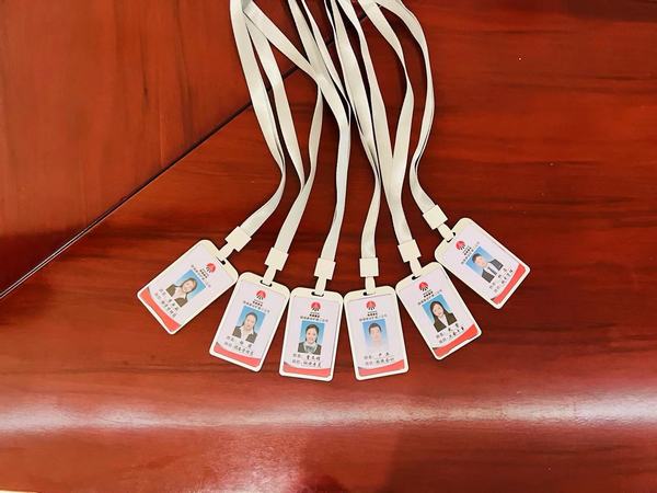 乐虎建设矿建二公司：佩戴工作牌 树立新形象