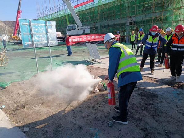 乐虎建设天工公司基层项目部施工现场消防安全演练正当时