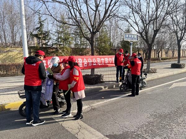 乐虎建设澄合分公司第十五项目部多形式开展学雷锋活动展现青年风采